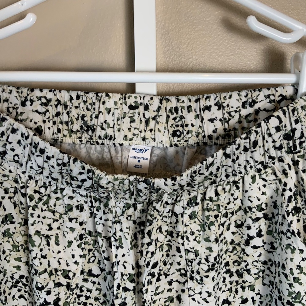 Old Navy High-Waisted StretchTech Utility Crop Pants - EUC - Picture 15 of 16